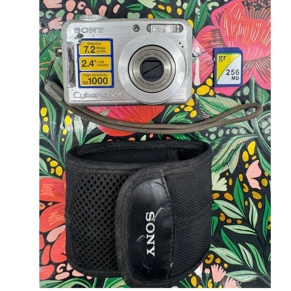 Sony Cyber-shot DSC-S700 7.2MP Digital Camera Silver 3x Optical Zoom Bundle